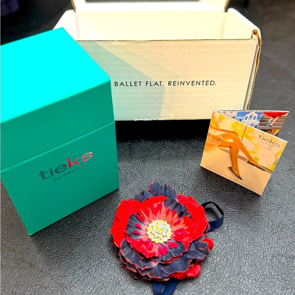 Heritage Plaid Size 7 BOX, Card and Flower ONLY